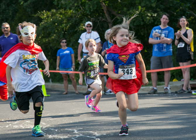 Kids' Caped Fun Run participants received capes, medals and goodie bags_2 MB