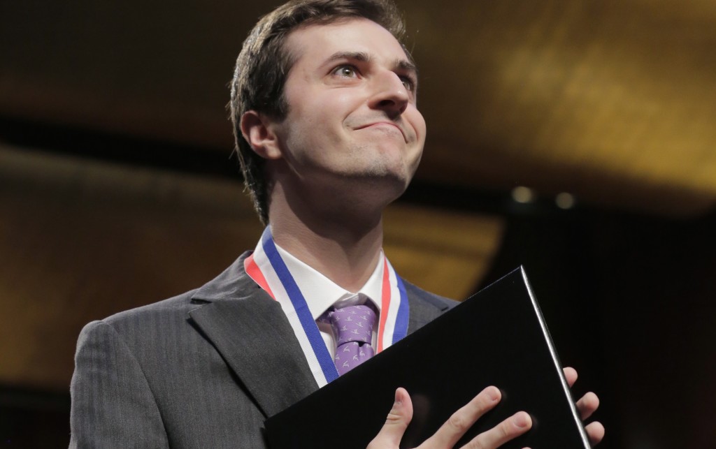 Kenneth Broberg accepts the Silver Medal / Photo courtesy Cliburn Foundation